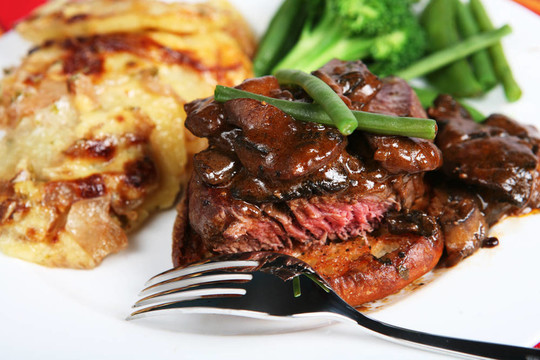 牛肉肉片飯?zhí)貙? style=