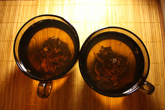 期待兩個(gè)大杯子