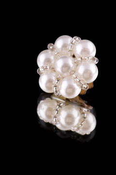 白色的耳環(huán)