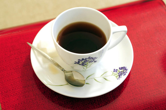茶在沙發(fā)上