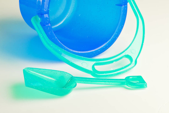 透明的孩子的玩具