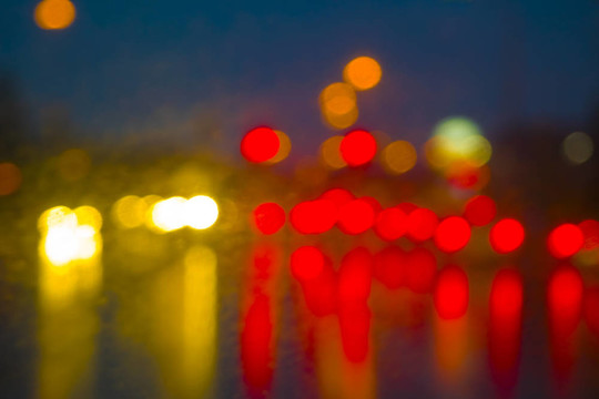 在雨中駕駛