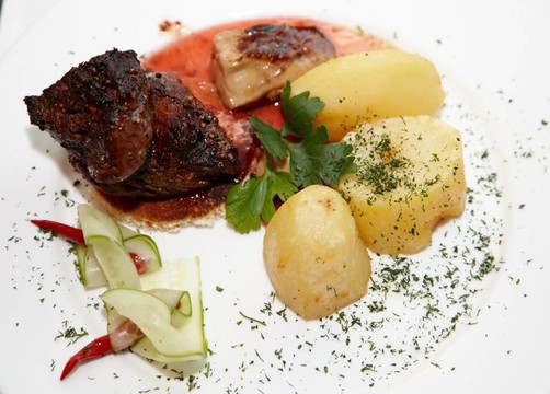 牛肉配土豆盤