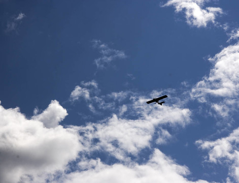飛機在天空