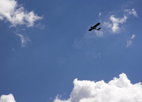 飛機(jī)在天空