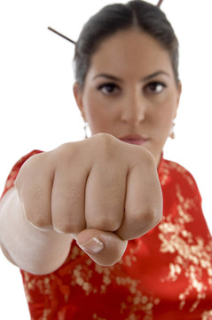 女性表現(xiàn)出拳