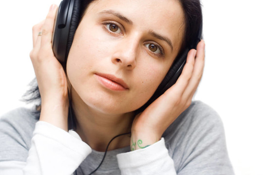 與headphon年輕女人