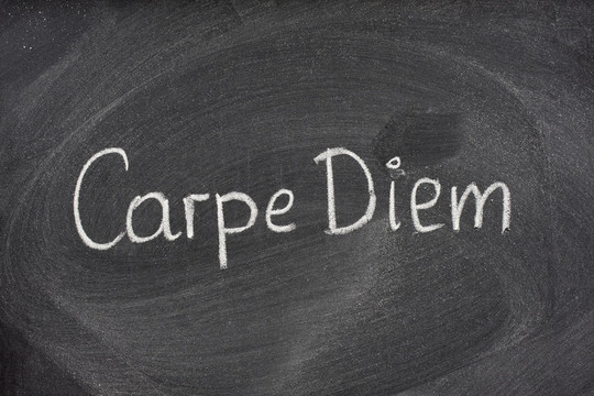Carpe Diem在黑板上