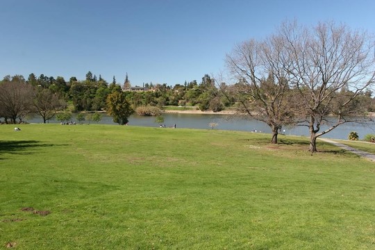 凡索那湖湖公園