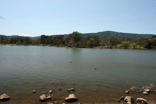 凡索那湖湖公園