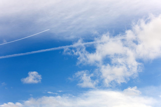 飛機(jī)在天空