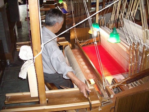絲織機(jī)
