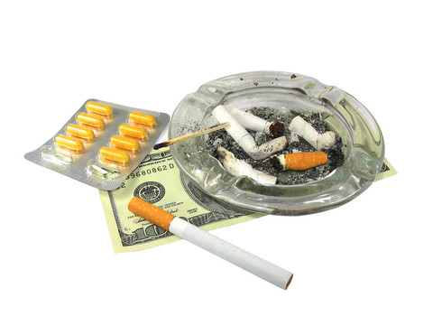 香煙；鈔票；煙灰