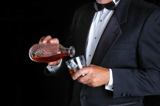 人倒飲料