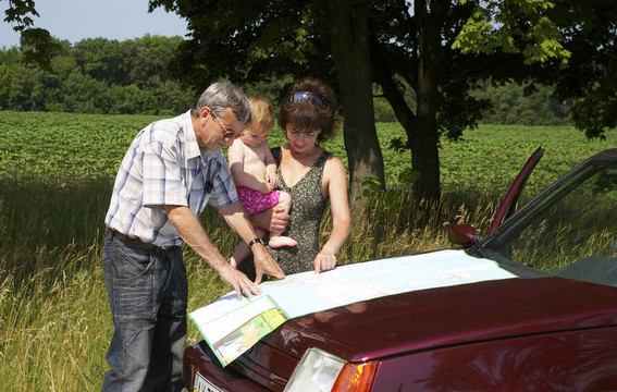 人們看起來在開放的地圖