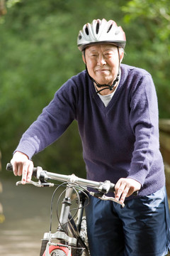 亞洲資深騎自行車(chē)