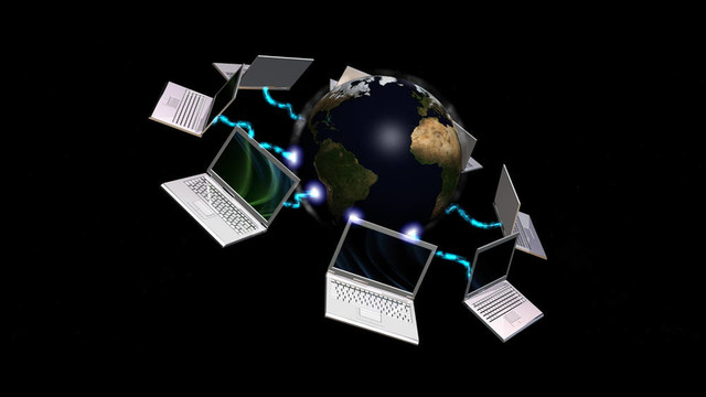 連接到地球星球的筆記本電腦