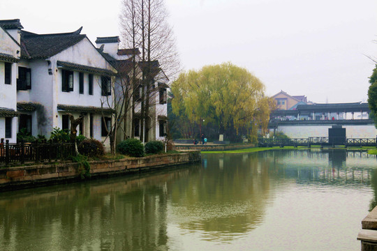 湖邊景色