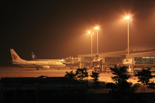 重慶機(jī)場夜景 停機(jī)坪