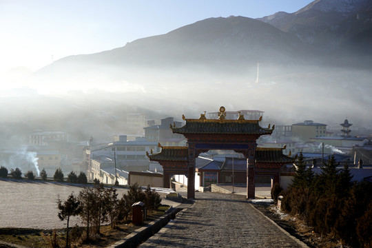 晨霧中的朗木寺