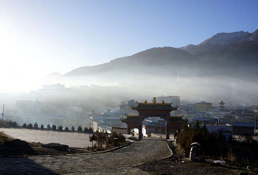晨霧中的朗木寺