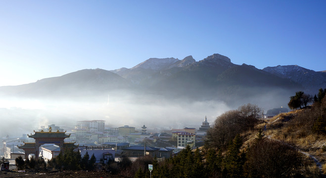 晨霧中的朗木寺
