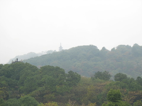 遠山塔影