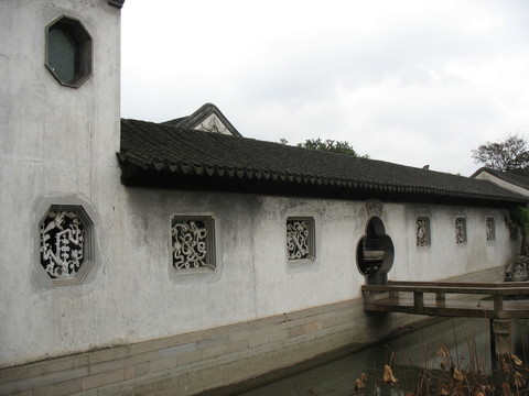 白墻與花窗