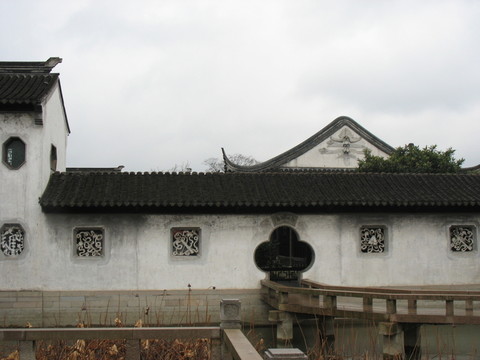 白墻與花窗