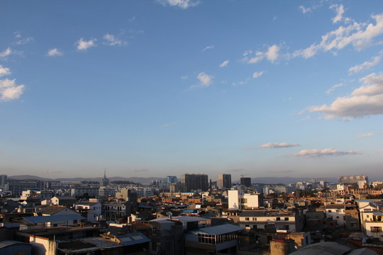 城市中的天空背景