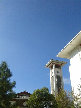 藍(lán)天下的圖書館