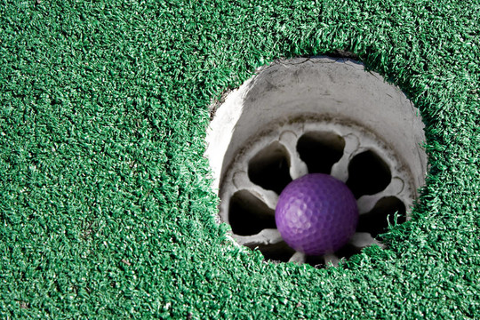 紫色的Golf Ball
