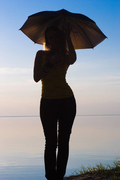 打著雨傘的女人