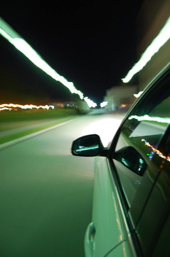 運動中的夜間駕駛