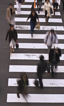 過(guò)馬路的人