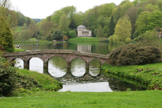橋在Stourhead