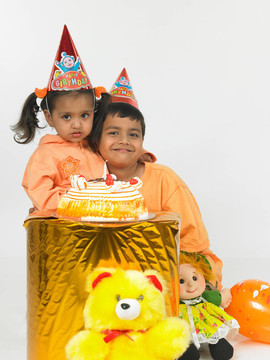 孩子們在一個生日聚會