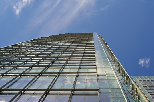 現(xiàn)代高層建筑仰拍