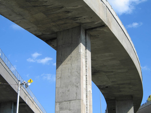舊水泥公路和藍天