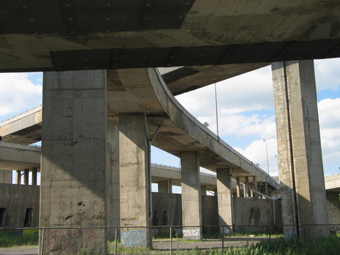 舊水泥公路和藍天