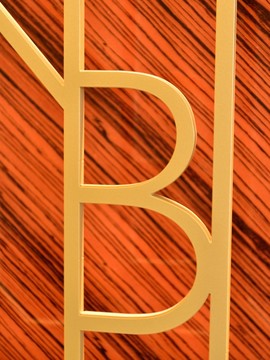 字母B