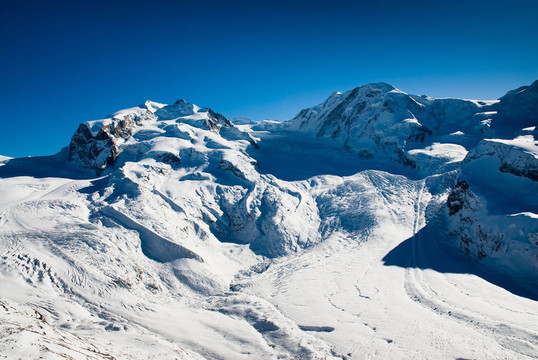 Monte Rosa和lyskamm在