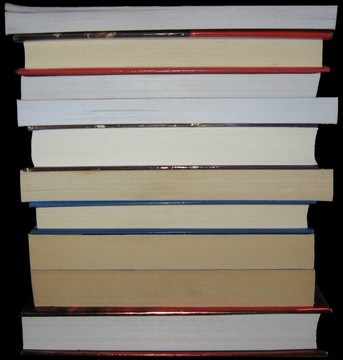 堆疊的書