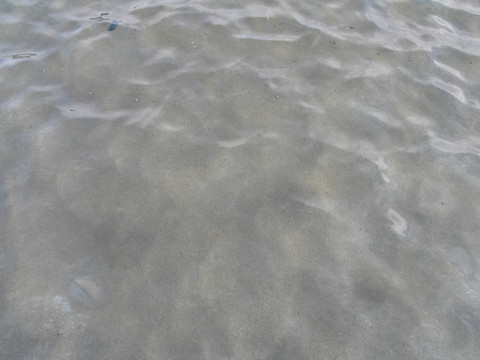 清澈的湖水
