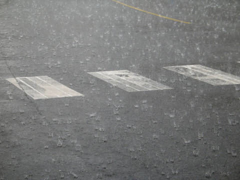 街上的大雨
