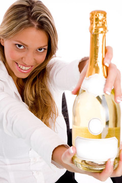 商人展示的香檳酒瓶上視圖