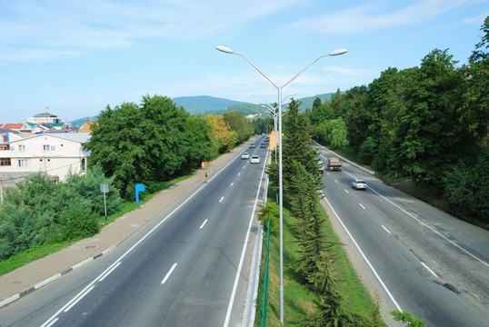 索契。高速公路