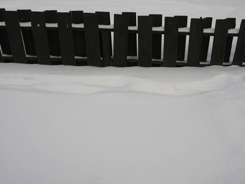 雪的木柵欄