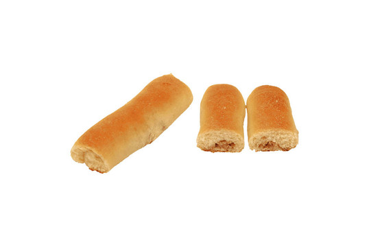 白色背景上的肉餡糕點