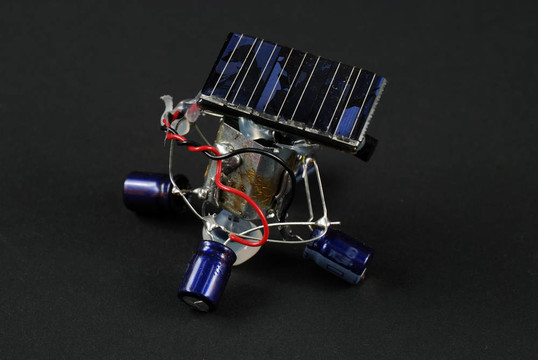太陽(yáng)能機(jī)器人